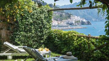 Suite, Sea View (Garden) | Premium bedding, minibar, in-room safe, desk