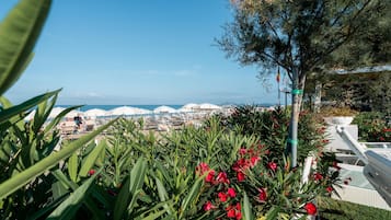 Private beach nearby, free beach shuttle, sun-loungers, beach umbrellas