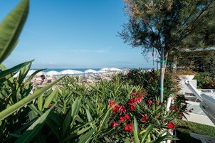 Private beach nearby, free beach shuttle, sun loungers, beach umbrellas