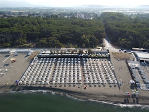 Playa privada en los alrededores, traslado desde/hacia la playa gratis