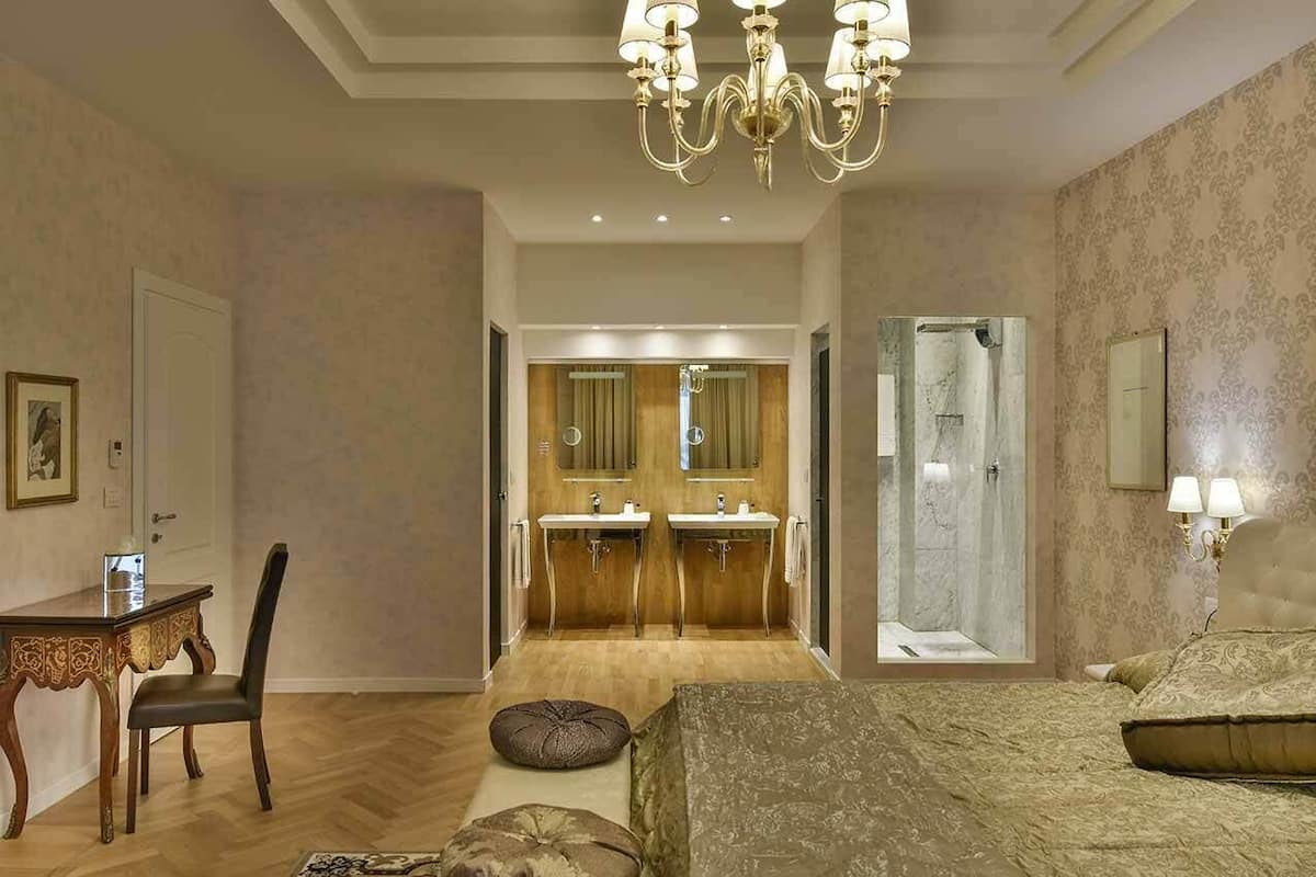 PRESIDENT SUITE