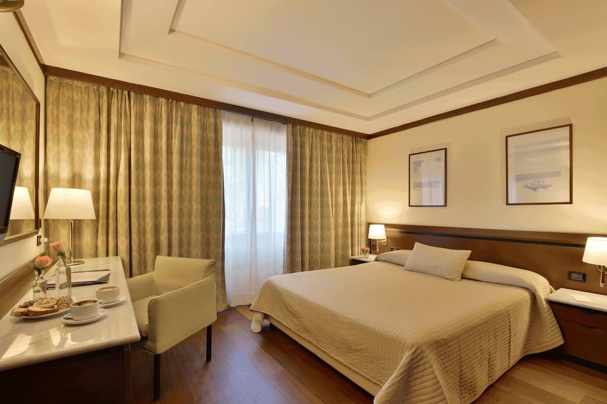 1 bedroom, premium bedding, minibar, in-room safe