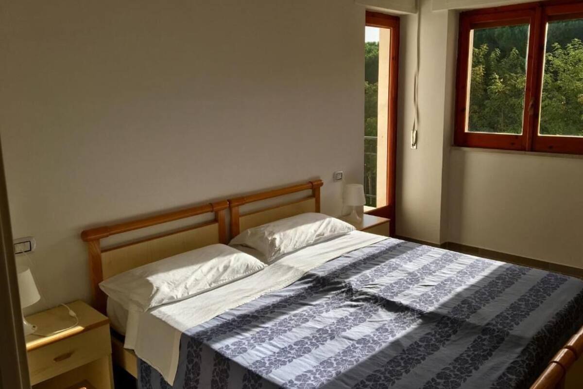 Leilighet, balkong, bakgårdsutsikt | Safe på rommet, barnesenger, wi-fi (inkludert) og sengetøy