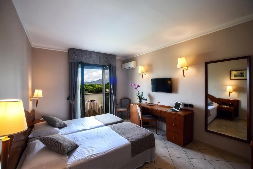 Zimmersafe, kostenloses WLAN, Bettwäsche