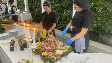 Frühstück, Mittagessen und Abendessen