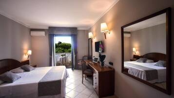 Doppia Classic, balcone, vista giardino | Una cassaforte in camera, Wi-Fi gratuito, lenzuola