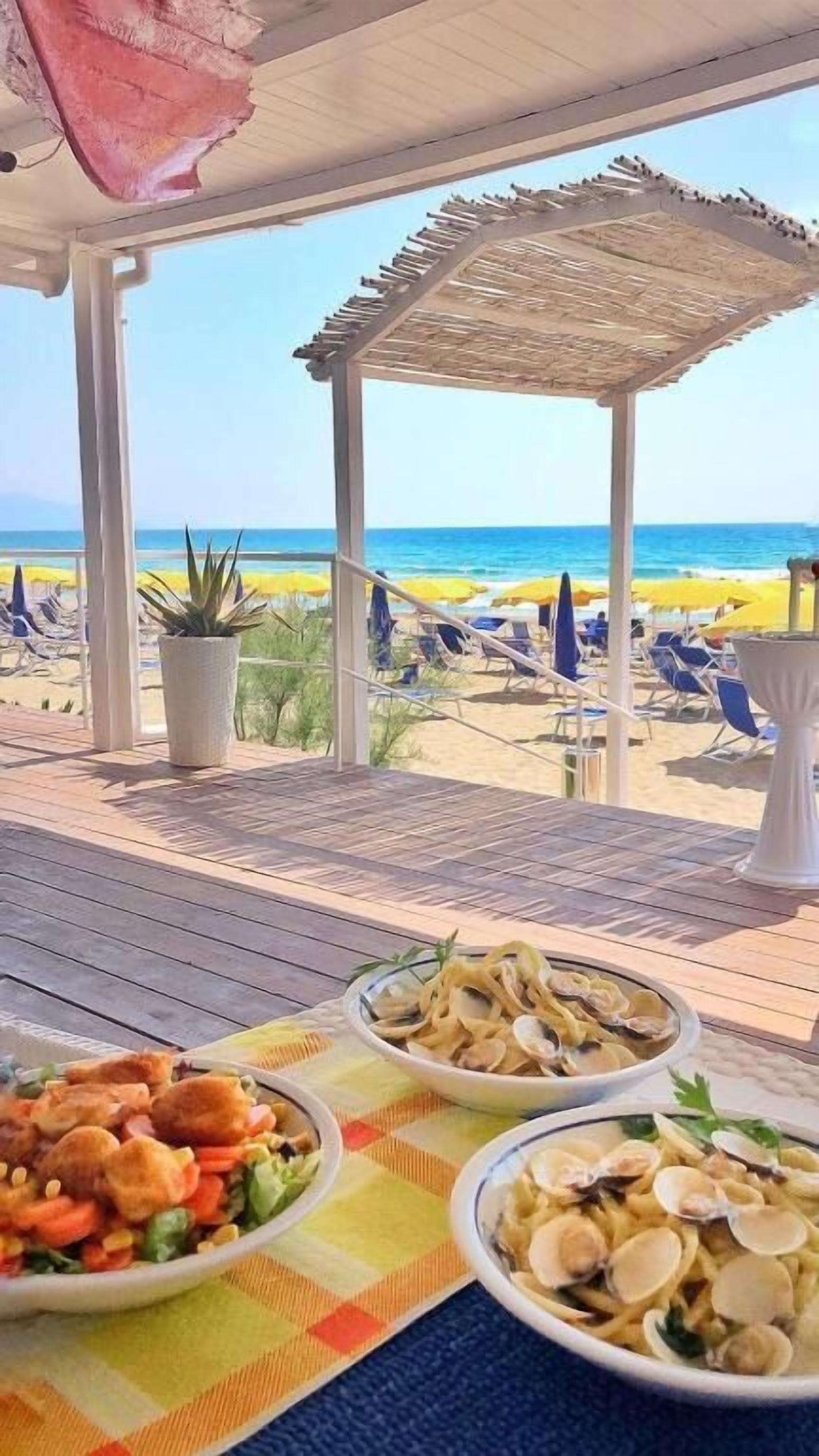 Breakfast, lunch and dinner served