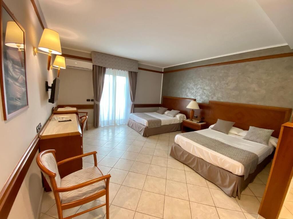 Peti besi dalam bilik, Wi-fi percuma, cadar katil 