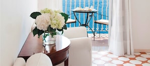 Suite | Living area | TV