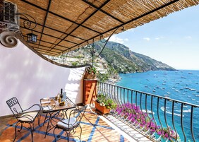 Classic Room with Double Bed or 2 Single Beds, Front or Side Sea View | Terraza o patio
