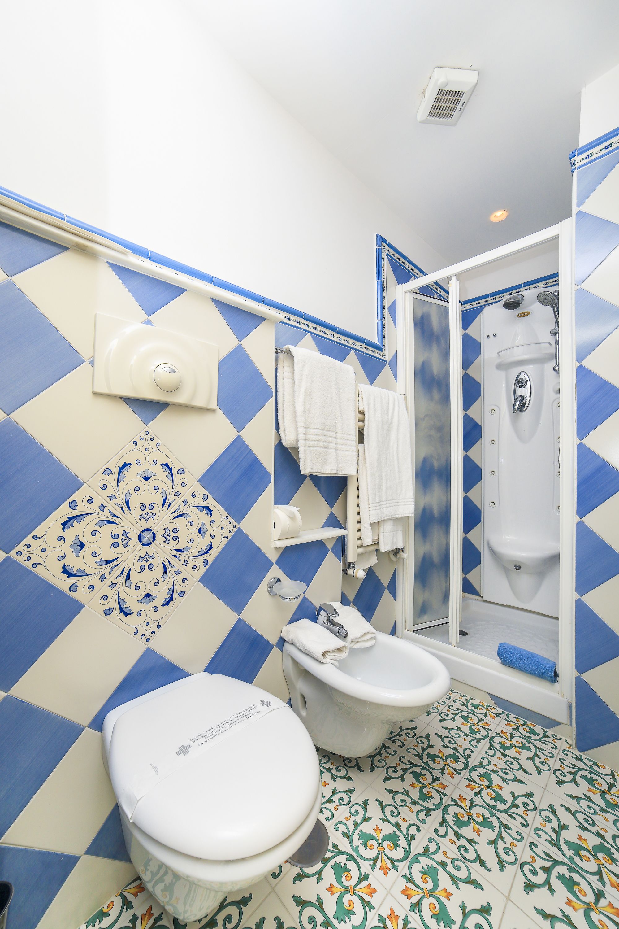 deluxe room, 1 double bed | bathroom | rainfall showerhead, free toiletries, hair dryer, bidet