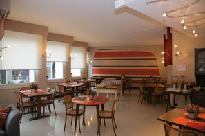 Frokostbuffé hver dag (EUR 15 per person)