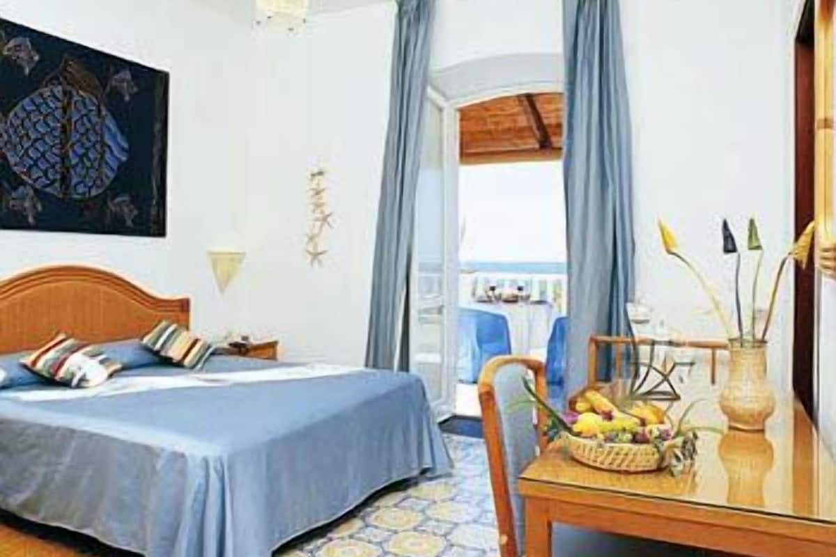 1 bedroom, minibar, in-room safe, desk