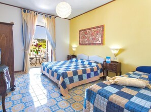 1 개의 침실, 미니바, 객실 내 금고, 각각 다르게 가구 비치