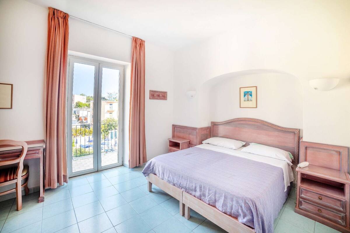Quadruple Room, Balcony | Minibar, in-room safe, desk, WiFi (free)