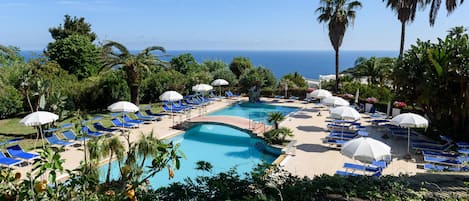 Seasonal outdoor pool, sun loungers