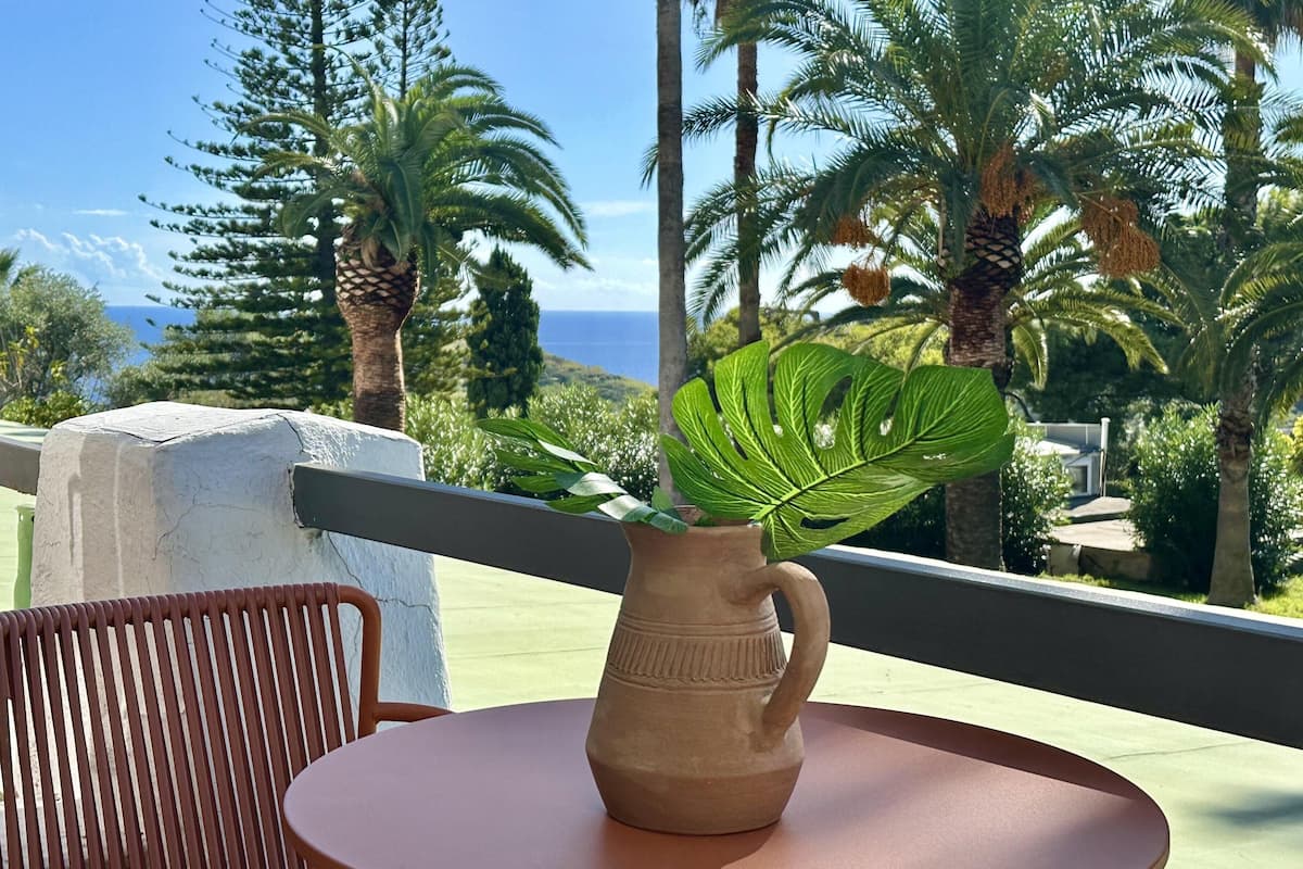 Quarto casal superior, para não fumantes | Cofres nos quartos, escrivaninha, cortinas blackout