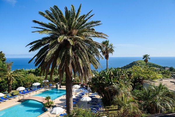 Seasonal outdoor pool, sun loungers