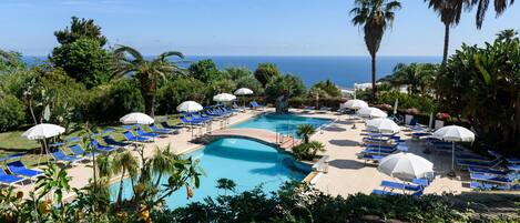 Seasonal outdoor pool, sun loungers