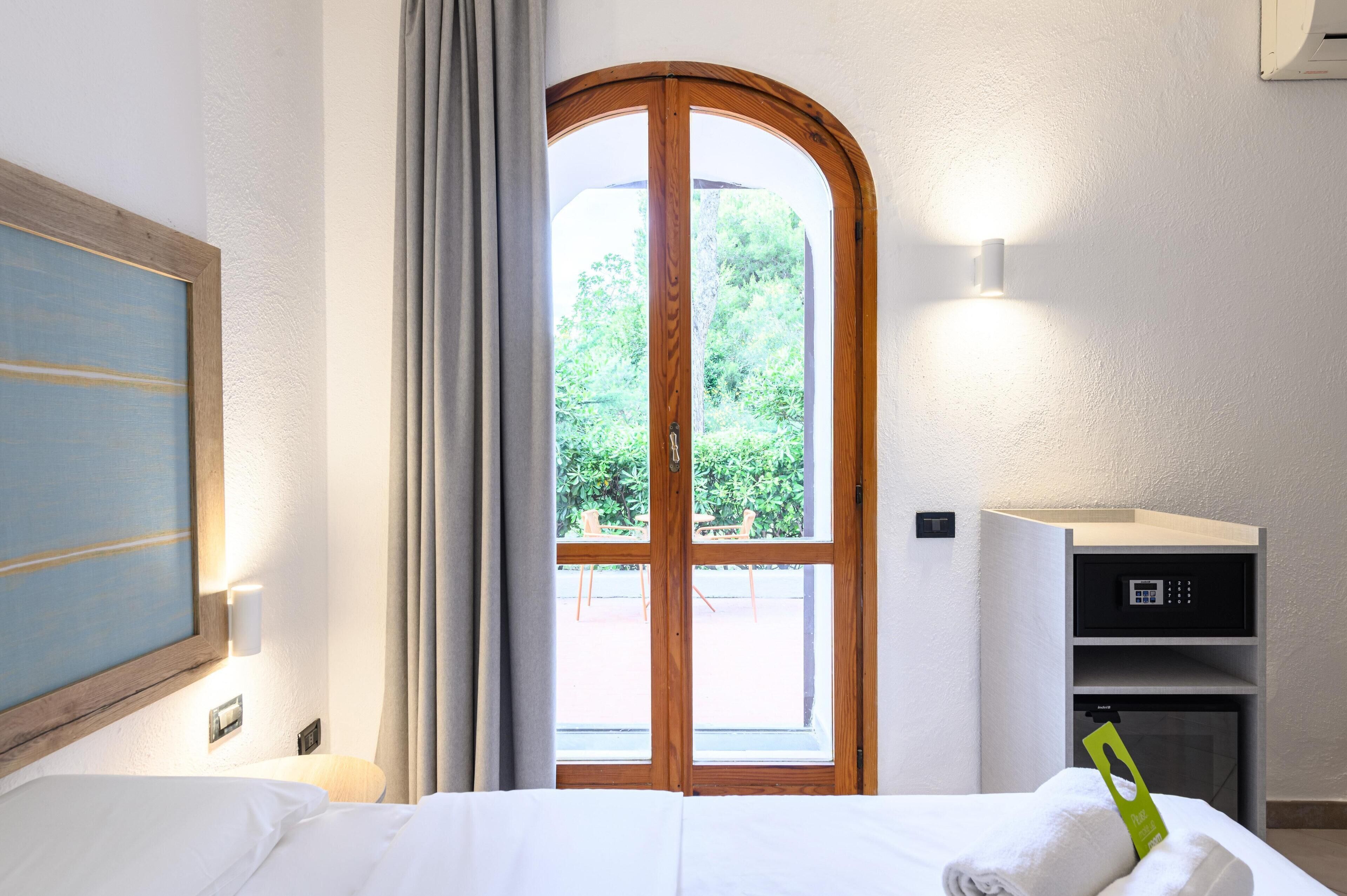 Standard Single Room, Non Smoking | In-room safe, desk, blackout drapes, soundproofing