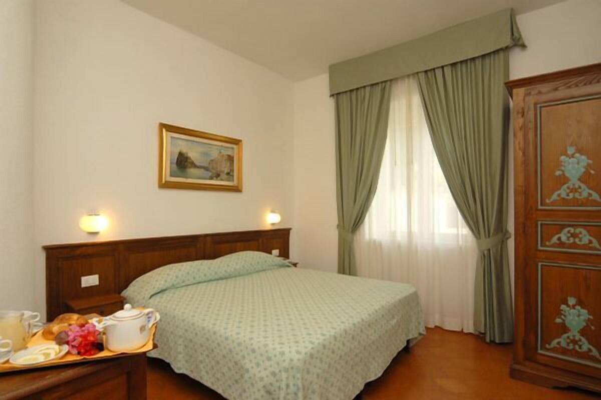Double Room, Annex Building | Minibar, in-room safe, desk, cots/infant beds