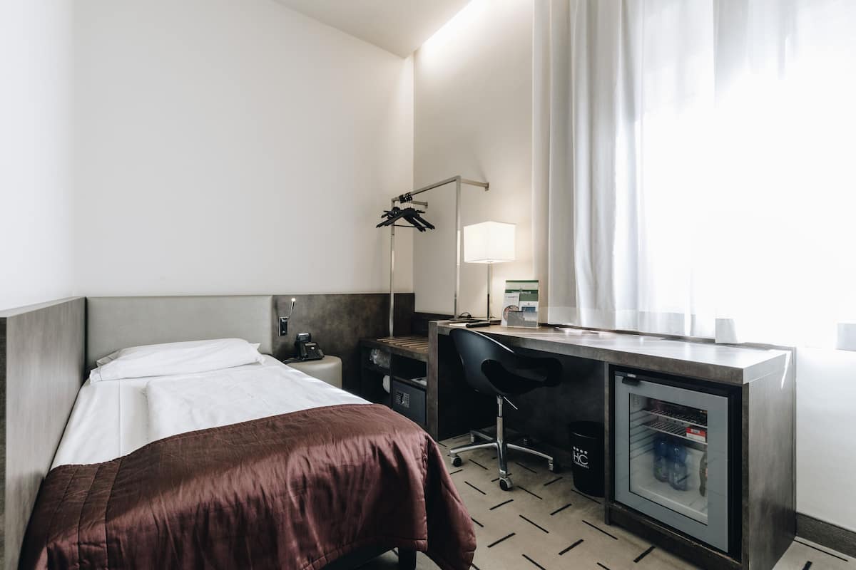 Single Room, 1 Twin Bed | 迷你吧、房內夾萬、書桌、手提電腦工作空間