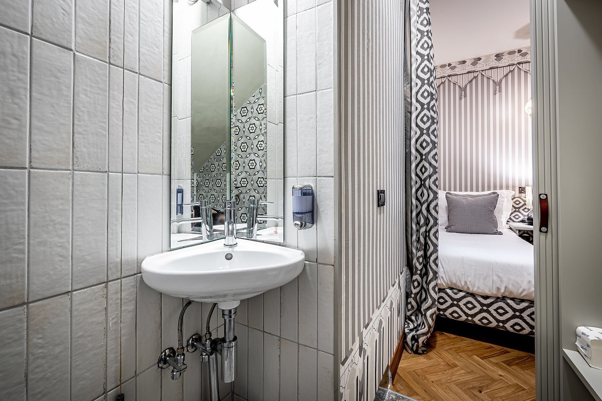 economy single room | bathroom | shower, eco-friendly toiletries, hair dryer, bidet