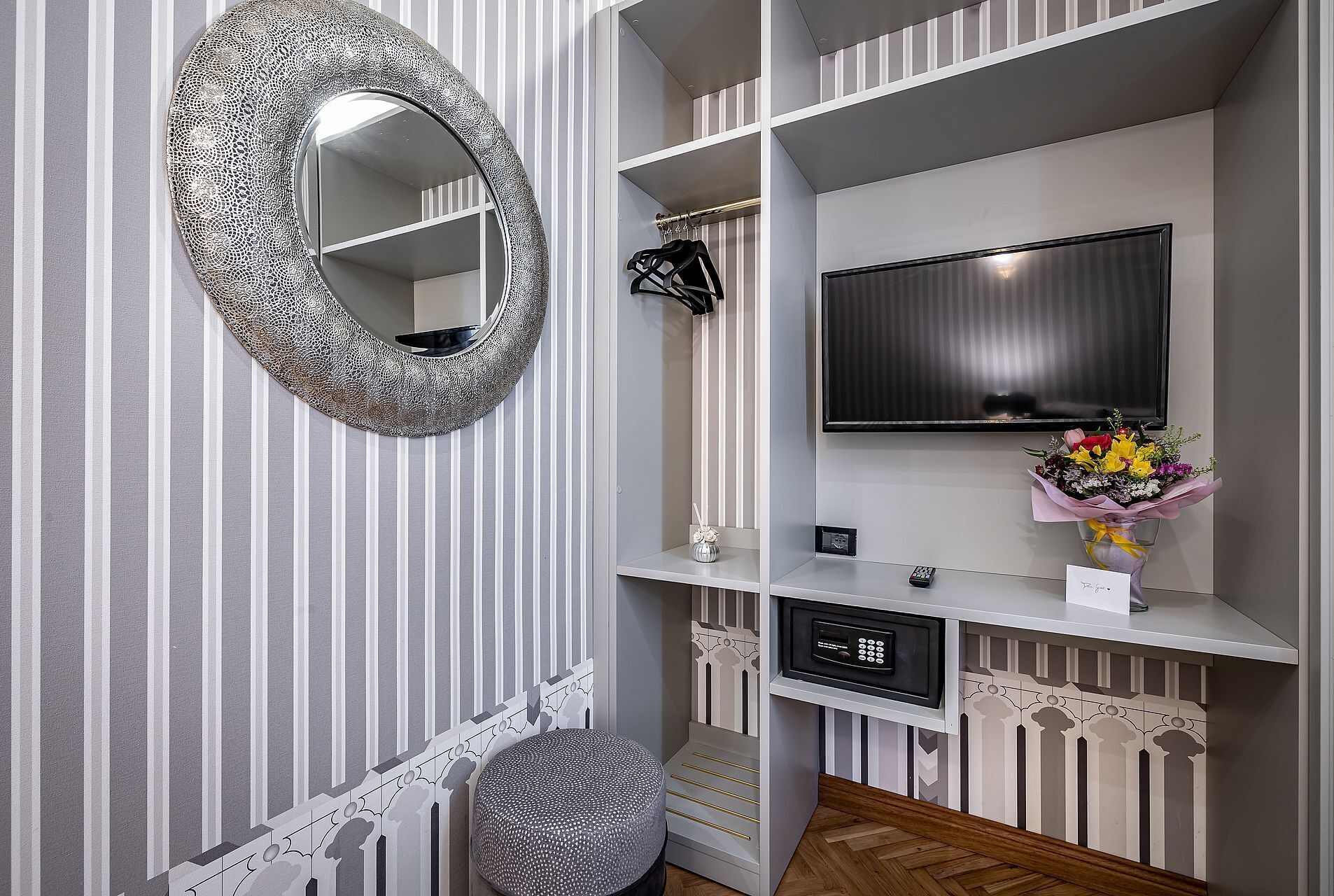 economy single room | 1 bedroom, down duvets, minibar, in-room safe