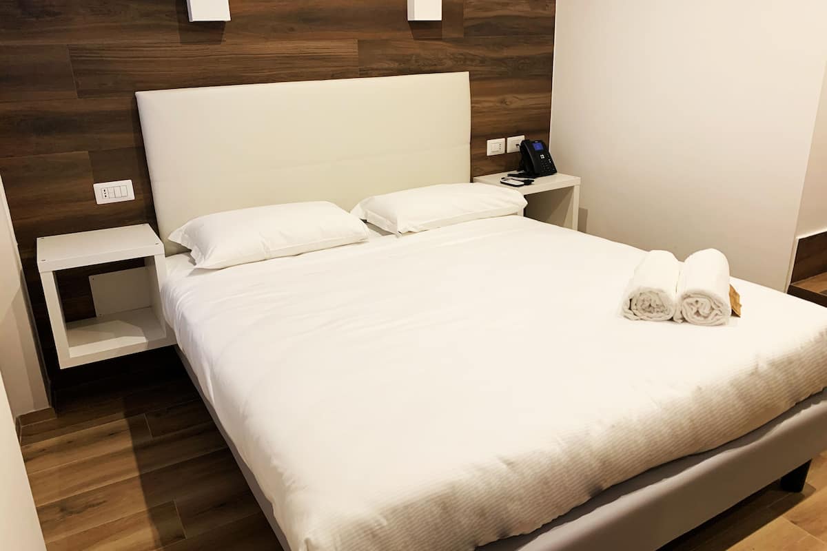 Habitación doble | Ropa de cama de alta calidad y caja fuerte