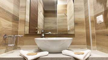 Triple Room | Bilik Mandi | Pancuran mandi, hulu semburan mandi hujan