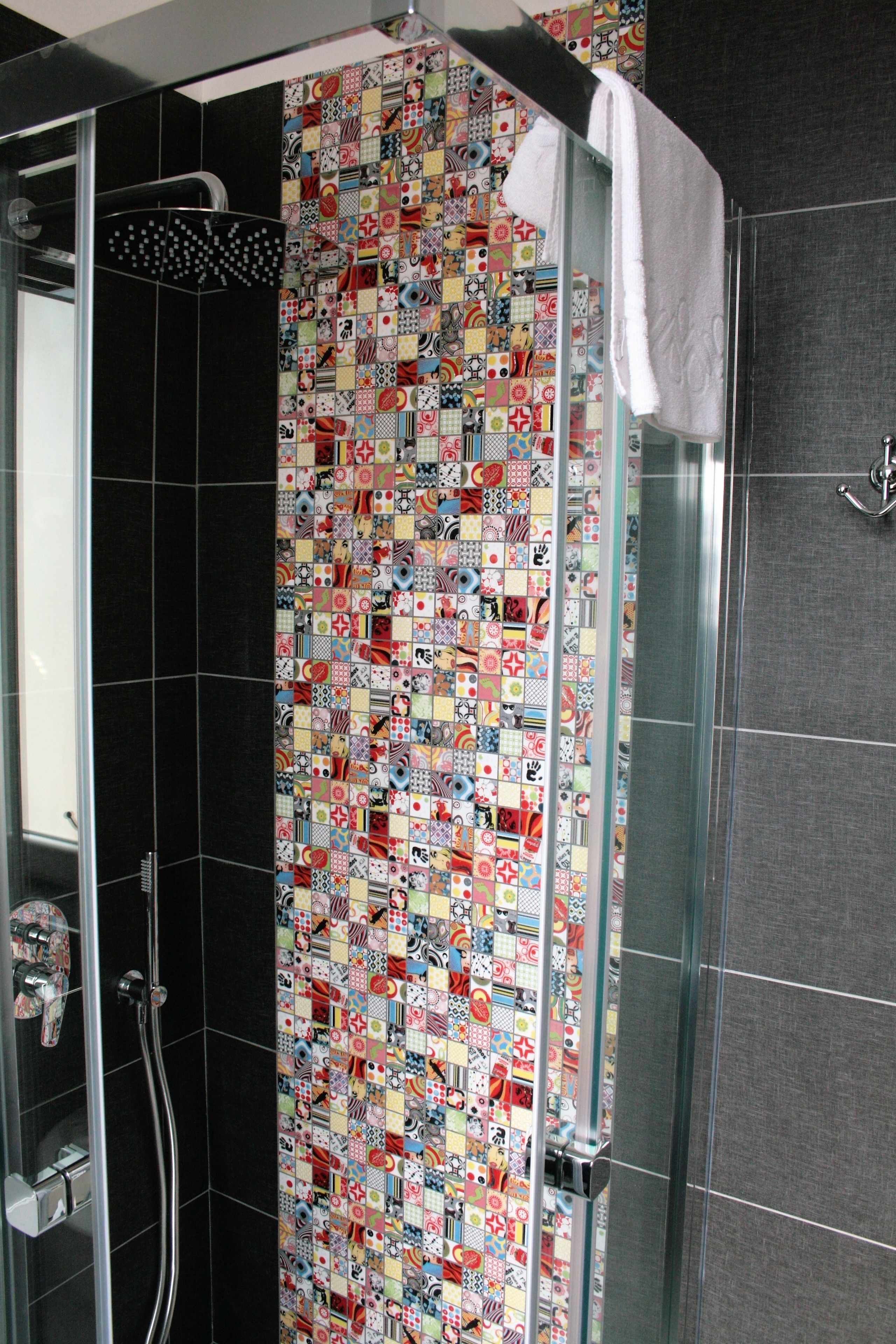 shower, free toiletries, hair dryer, bidet