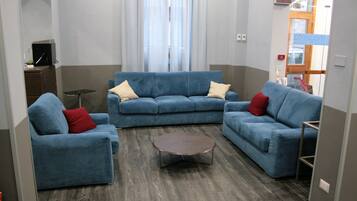 Coin salon dans le hall