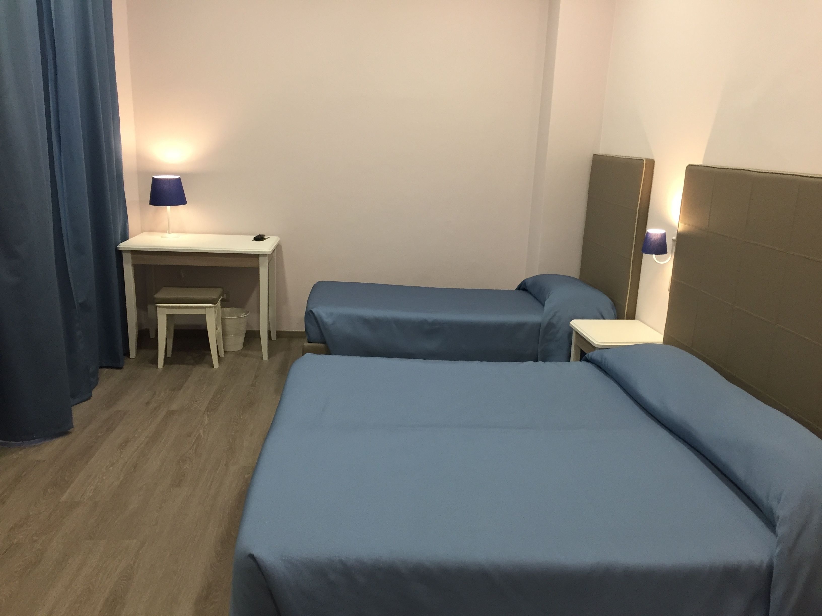 Egyptian cotton sheets, premium bedding, Select Comfort beds, minibar