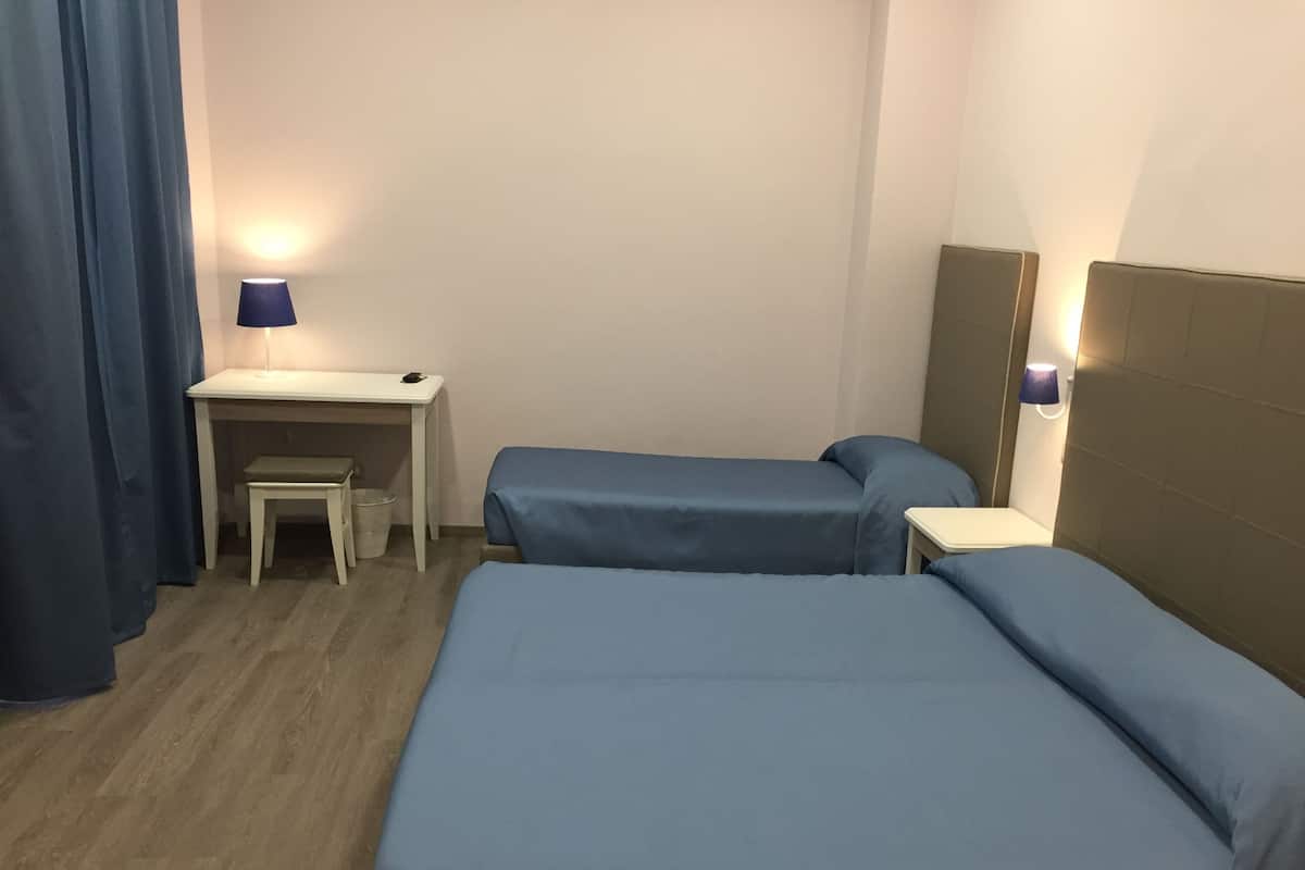 Egyptian cotton sheets, premium bedding, Select Comfort beds, minibar