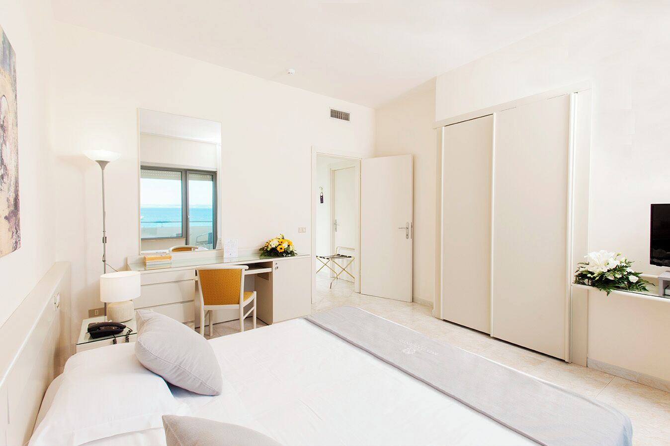 superior double room, sea view | minibar, in-room safe, desk, free wifi