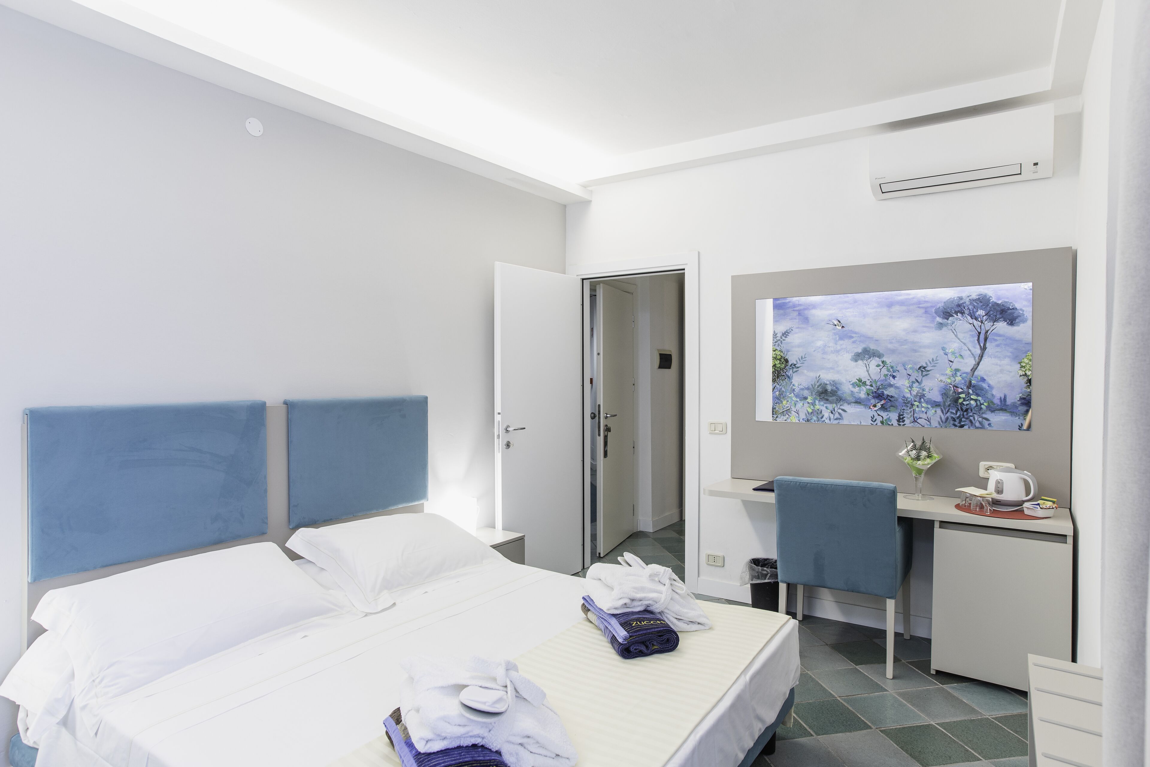 double room, balcony, harbour view | minibar, in-room safe, desk, soundproofing