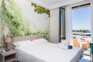 Double Room, Balcony, Harbor View | Minibar, in-room safe, desk, soundproofing - Hotel L'Approdo (Castiglione della Pescaia)