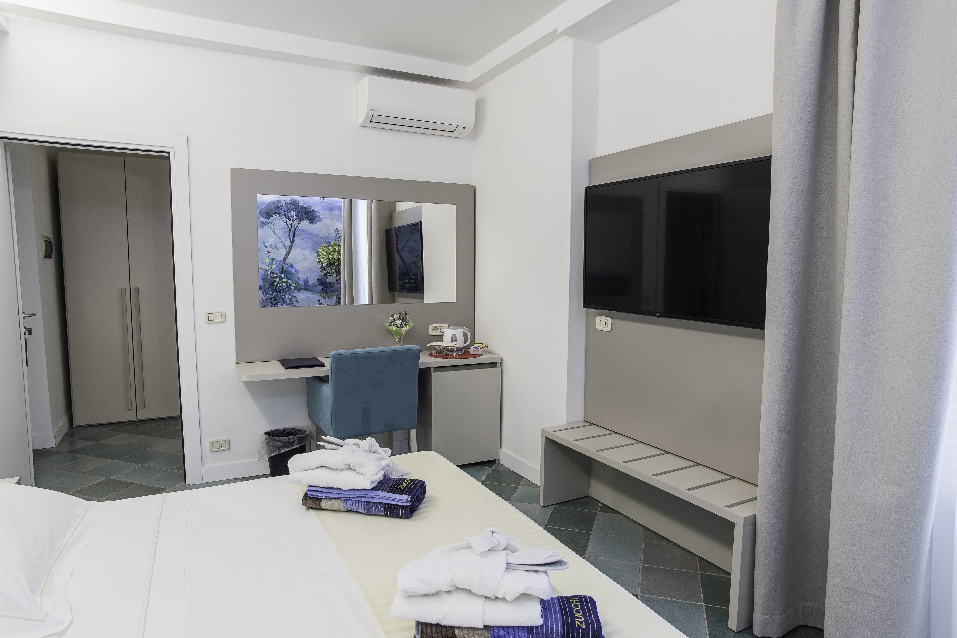 double room, balcony, harbour view | minibar, in-room safe, desk, soundproofing