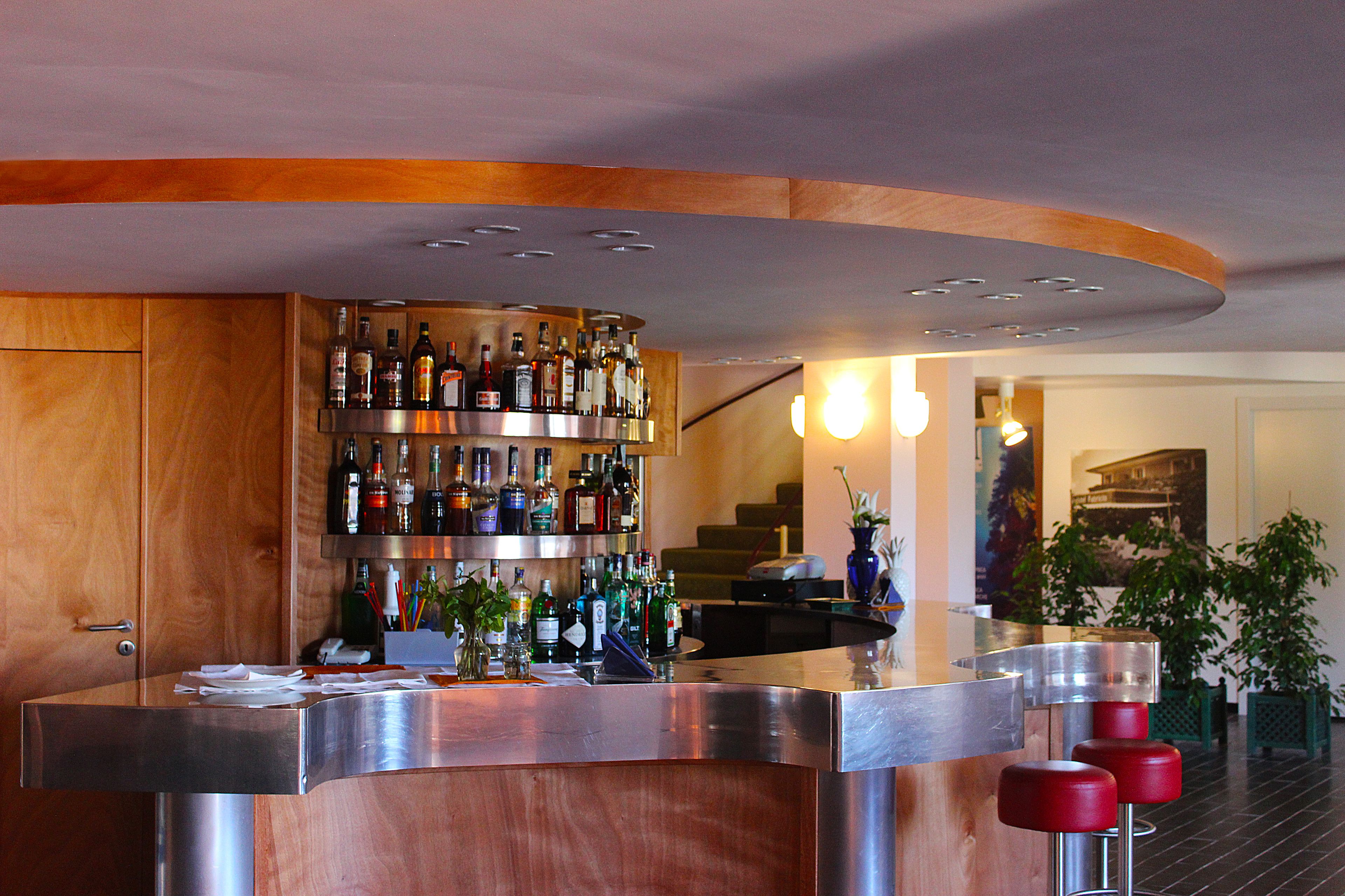 Bar (trong khuôn viên)