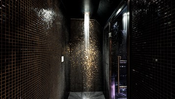 Sauna, hot tub, Turkish bath/hammam, body treatments, facials