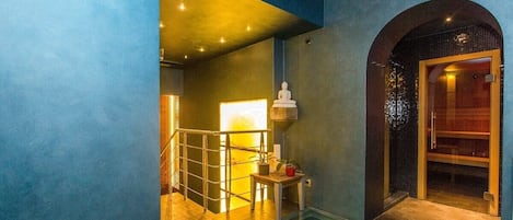 Sauna, hot tub, Turkish bath/hammam, body treatments, facials