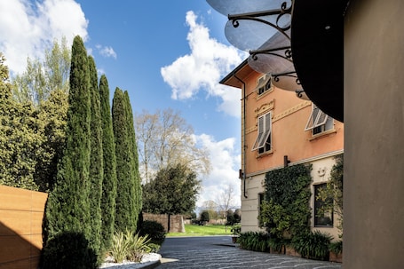 Exterior. Albergo Celide