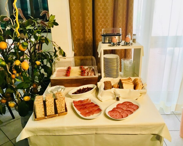 Frukostbuffé varje dag mot avgift