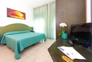Minibar, in-room safe, desk, soundproofing - Sirena (Camaiore)