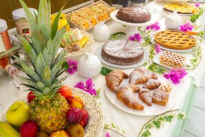 Desayuno buffet diario (EUR 5 por persona)