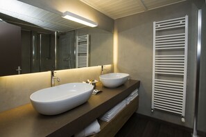 Douche, douche cascade, articles de toilette (gratuits)