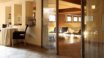 Sauna, Turkish bath/hammam, body treatments, mud baths, aromatherapy