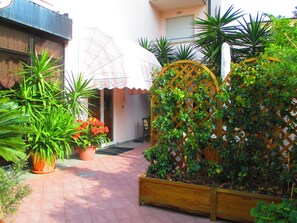 Property entrance - Hotel Prestige (Camaiore)