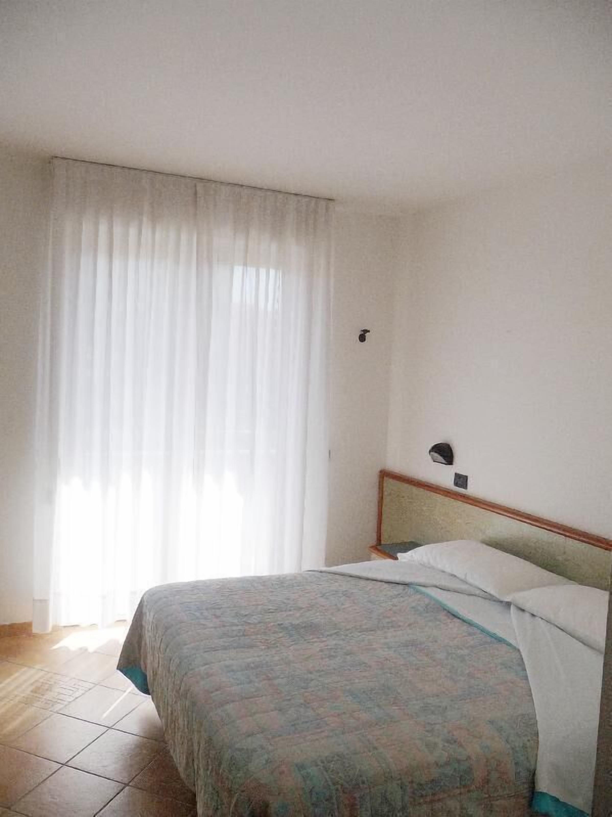 triple room | egyptian cotton sheets, premium bedding, in-room safe, desk