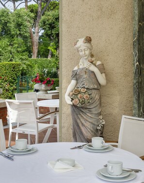 Free daily buffet breakfast - Hotel Villa Edera (Camaiore)